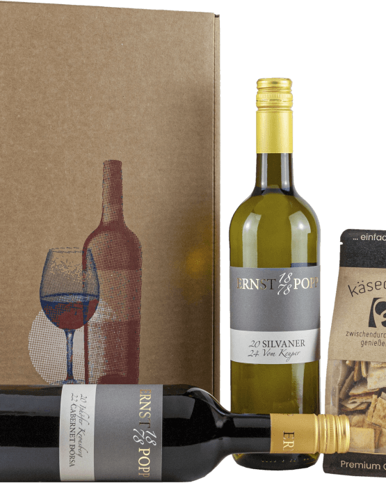 Weinpräsent Franken im Glas mit Käsecrackern